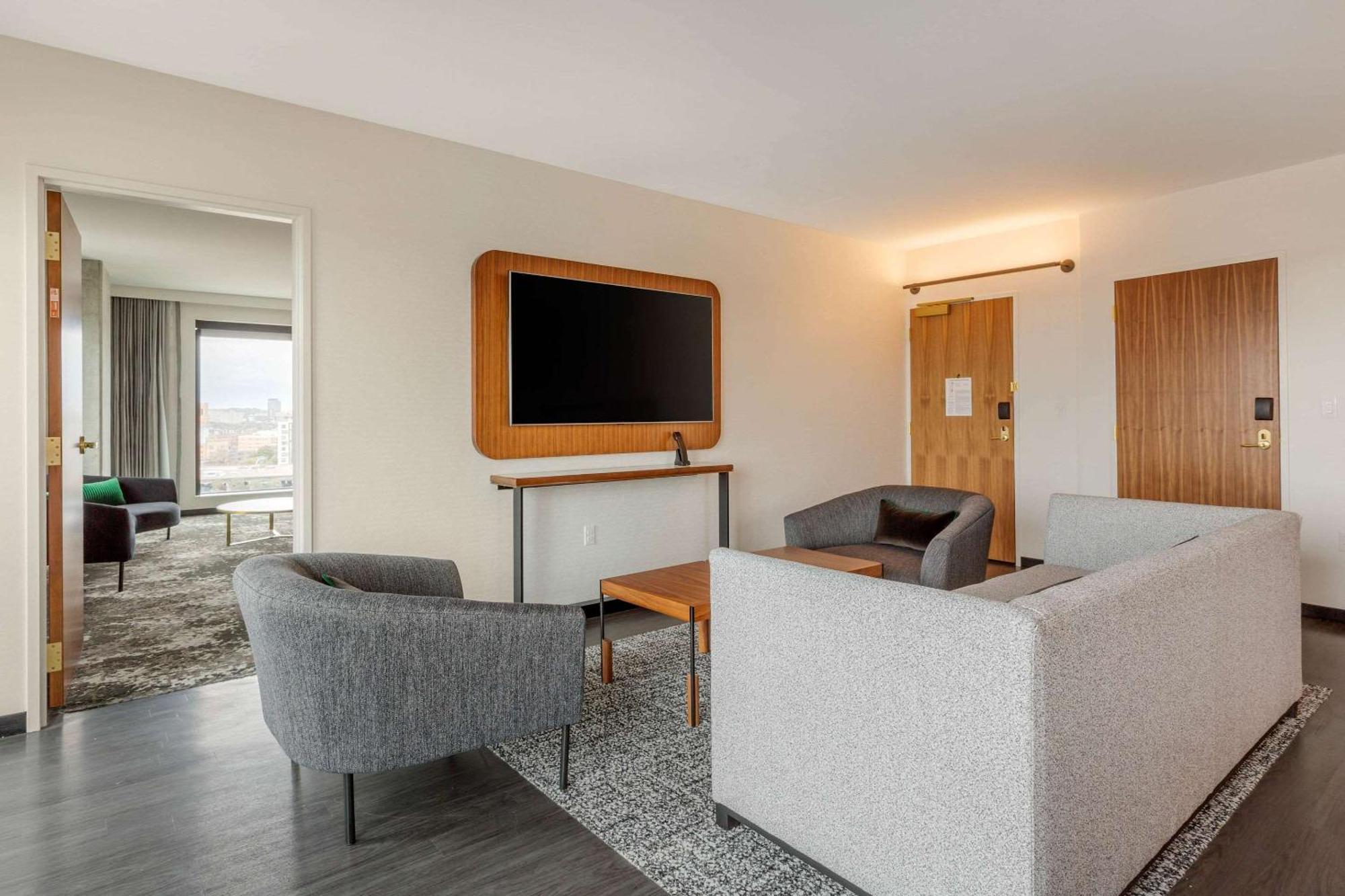 Cambria Hotel Boston Downtown - Seaport Exterior foto
